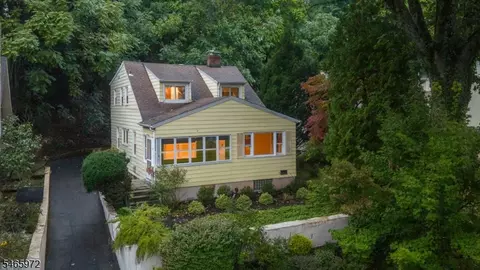 18 Halsted St, Verona, NJ 07044