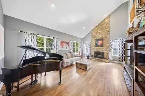 Entry Way - 18 Cornerstone Dr, Hackettstown, NJ 07840 photo 3 of 9