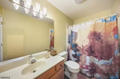 Bath - 18 Cornerstone Dr, Hackettstown, NJ 07840 photo 4 of 5