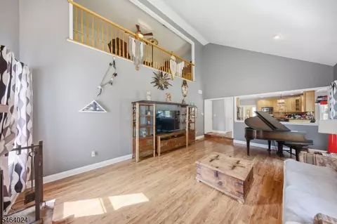 Entry Way - 18 Cornerstone Dr, Hackettstown, NJ 07840 photo 4 of 9