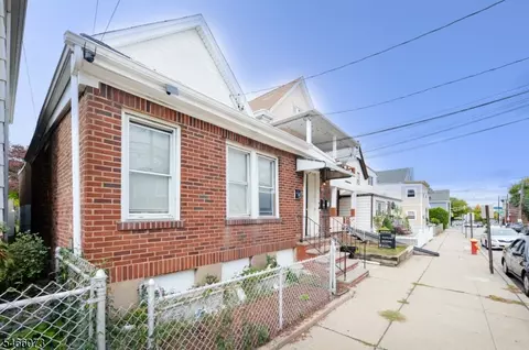 130 Ackerman Ave, Clifton, NJ 07011