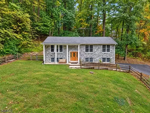 260 Turkey Hill Rd, Bloomsbury, NJ 08804