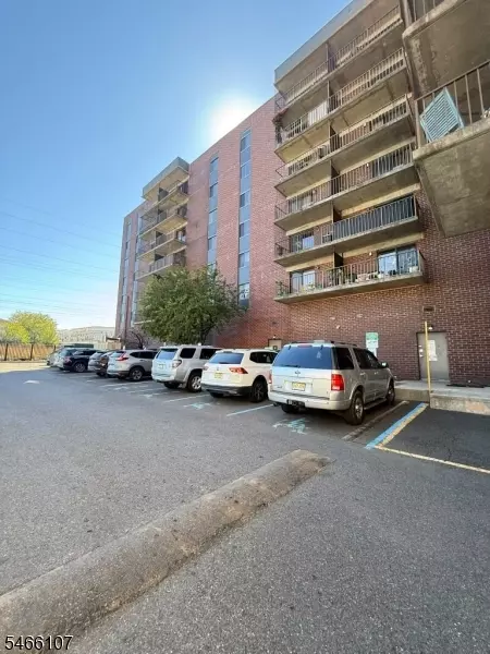 10 N Wood Ave #301, Linden, NJ 07036