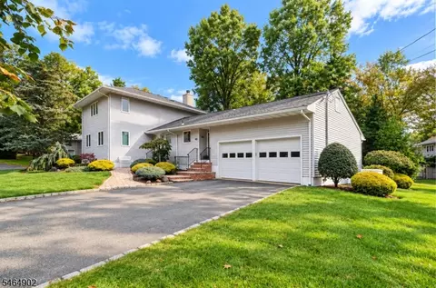 40 Shadowlawn Dr, Livingston, NJ 07039