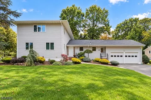 40 Shadowlawn Dr, Livingston, NJ 07039