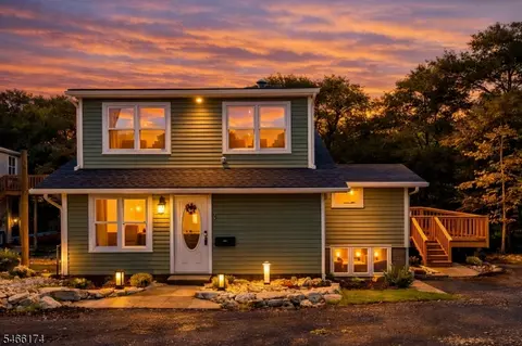 6 Hoover Rd, Oak Ridge, NJ 07438