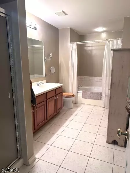 Bath - 110 Carter Rd, Haskell, NJ 07420 photo 2 of 3