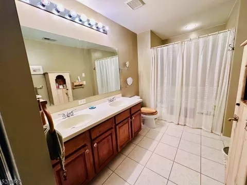 Bath - 110 Carter Rd, Haskell, NJ 07420 photo 3 of 3