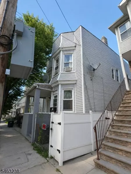 126 S 7th St, Newark, NJ 07107