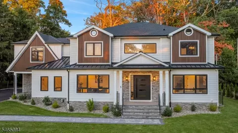 5 Foxcroft Dr, Livingston, NJ 07039