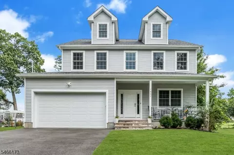 1431 Greenwood Dr, Piscataway, NJ 08854