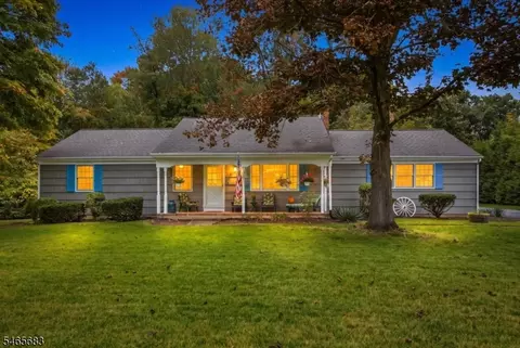 89 Cozy Lake Rd, Oak Ridge, NJ 07438