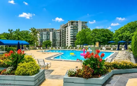 1 Claridge Dr #114, Verona, NJ 07044