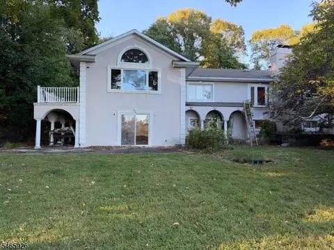 203 Horizon Dr, Boonton, NJ 07005