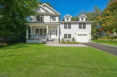 2 Macopin Dr, Livingston, NJ 07039