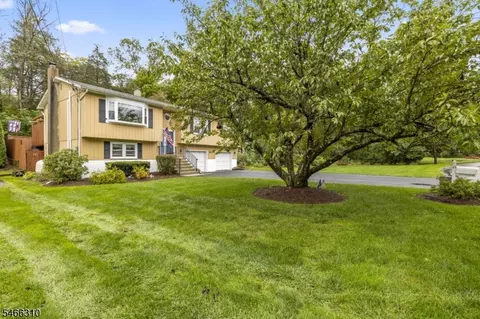 11 Vlietstra Dr, Glenwood, NJ 07418