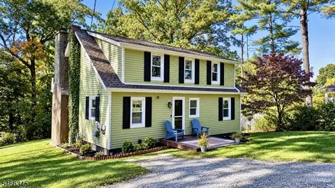 3 Crystal Springs Rd, Hamburg, NJ 07419