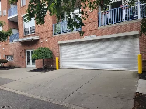 3 Greenwich Dr #84, Jersey City, NJ 07305