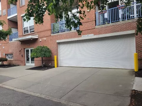 3 Greenwich Dr #84, Jersey City, NJ 07305