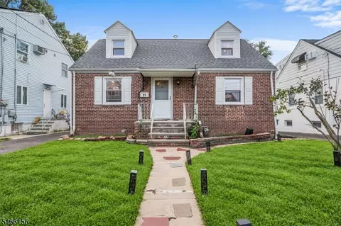 21 Center St, Belleville, NJ 07109