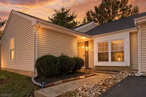 29 Avebury Pl, Somerset, NJ 08873