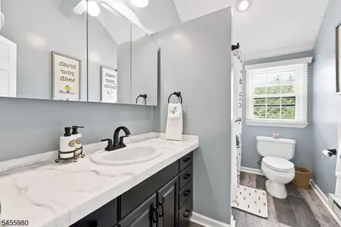 Bath - 67 Bald Eagle Rd, Hackettstown, NJ 07840 photo 4 of 5