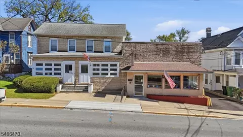 32 Broad St, Washington, NJ 07882