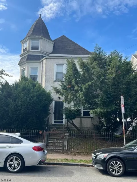 2 Howell Pl #4, Newark, NJ 07106