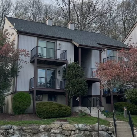 9163 Ashland Ct, Stanhope, NJ 07874