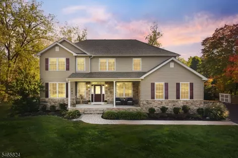 94 Princeton Ave, Rocky Hill, NJ 08553