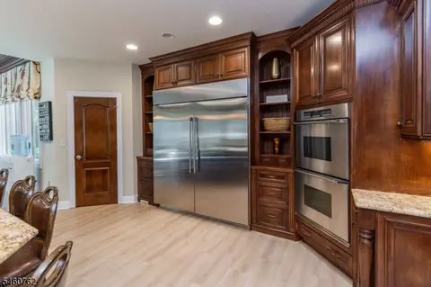 Kitchen - 19 Raspberry Trl, Warren, NJ 07059 photo 2 of 3