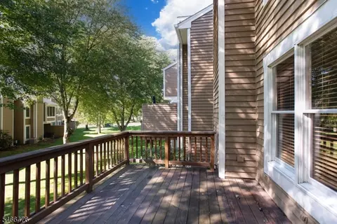 Exterior - 5 Eton Ct, Bedminster, NJ 07921 photo 3 of 4