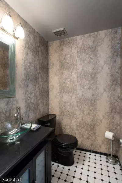 Bath - 5 Eton Ct, Bedminster, NJ 07921 photo 1 of 3