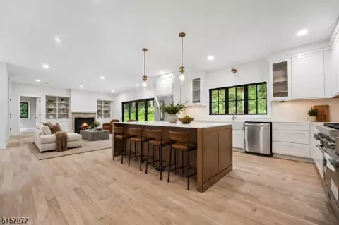 51 Dogwood Rd, Morris Plains, NJ 07950