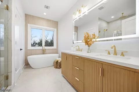 Bath - 38 Willow St #A, Millburn, NJ 07041 photo 2 of 3