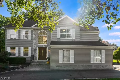 2 Quincy Dr, Oak Ridge, NJ 07438