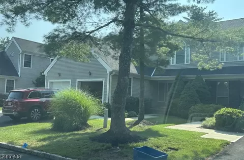 42 Myrtle Ct, Whitehouse Station, NJ 08889