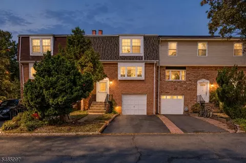 30 Catbird Ct, Lawrence Township, NJ 08648