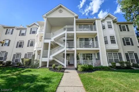 56 Amethyst Way, Franklin Park, NJ 08823