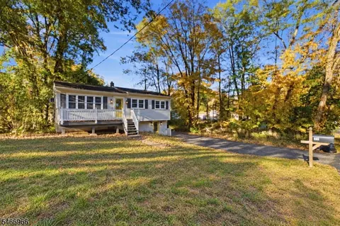 39 Brookwood Dr, Stanhope, NJ 07874