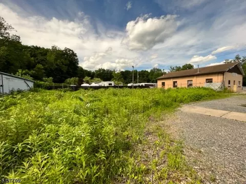 617 Water St, Belvidere Twp, NJ 07823