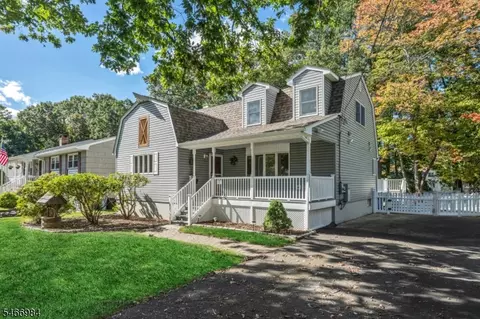 87 Calumet Ave, Oakland, NJ 07436
