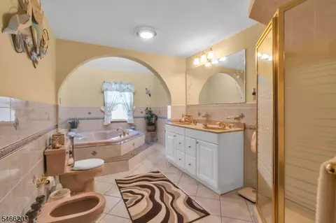 Bath - 315 Trinity Pl, Hillside, NJ 07205 photo 1 of 2