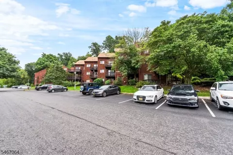 4 Brandywine Ct #8, Vernon, NJ 07462