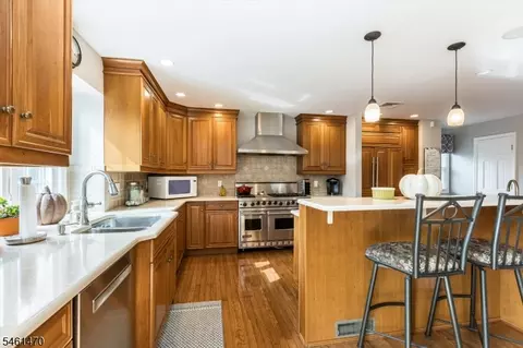 Kitchen - 22 Sloping Hill Ter, Wayne, NJ 07470 photo 3 of 5