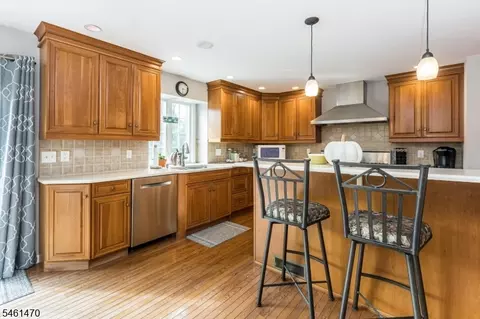 Kitchen - 22 Sloping Hill Ter, Wayne, NJ 07470 photo 4 of 5