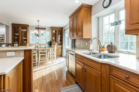 Kitchen - 22 Sloping Hill Ter, Wayne, NJ 07470 photo 2 of 5