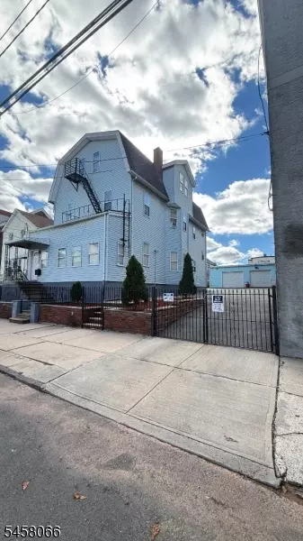 226 Marshall St, Elizabeth City, NJ 07206