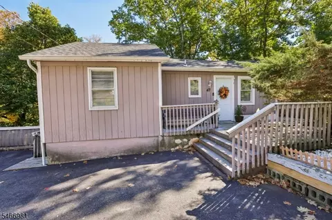 47 Jefferson Trl, Hopatcong, NJ 07843