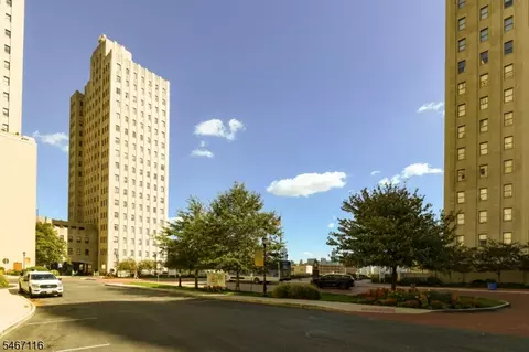 4 Beacon Way, Jersey City, NJ 07304